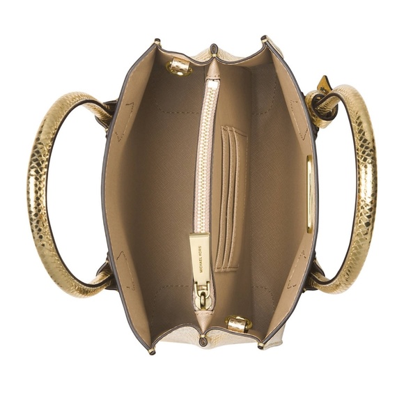 ❌🎀 Beautiful Michael Kors Totes.Authentic🎀 - Picture 2 of 7